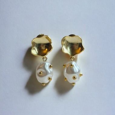 Dotted Pearl earrings