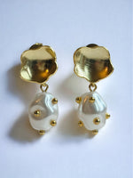 Dotted Pearl earrings